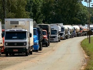 Pedágios poderão ficar mais caros com Lei dos Caminhoneiros, diz setor.