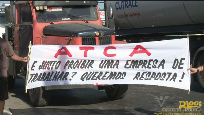 Caminhoneiros fazem protesto por vagas de trabalho em Guarujá-SP