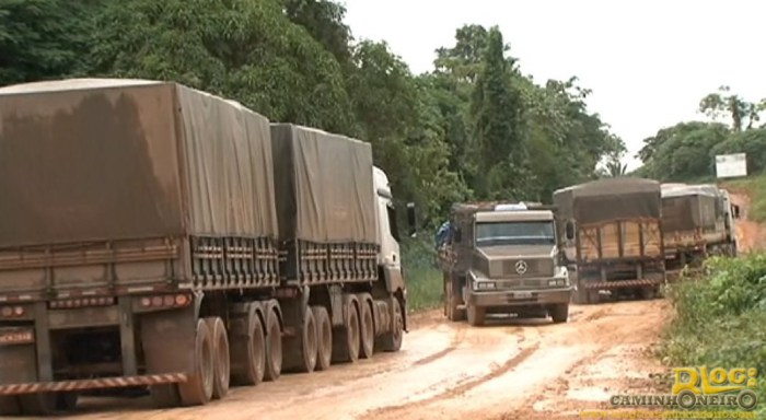 Péssimo estado da BR-163 ameaça o escoamento de soja e milho