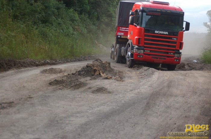Situação precária da PR-364 aumenta o risco de acidentes e prejuízos a motoristas    