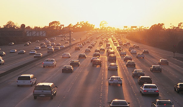 Tráfego de veículos nas estradas cresce 2,4% em 2014