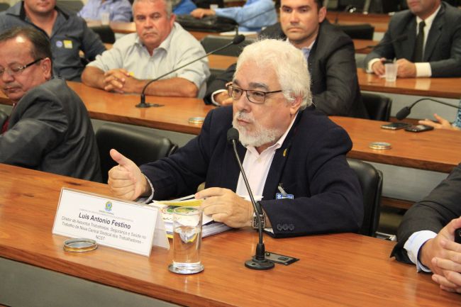 NOVA LEI RETIROU DIREITOS DOS TRABALHADORES EM TRANSPORTES NO BRASIL