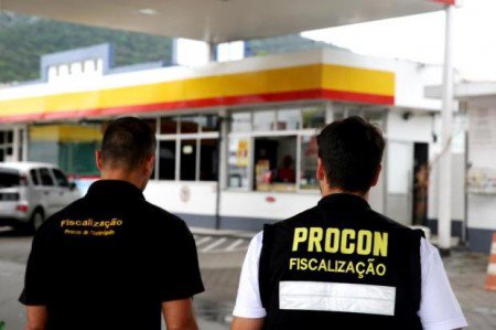 Aumento acima de R$ 0,22 por litro de gasolina será multado, diz Procon-SC.