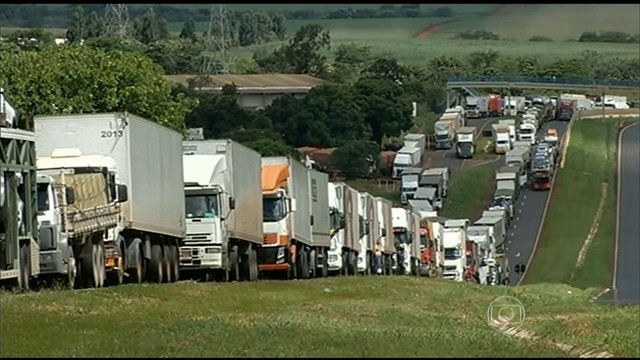 Entidades aceitam proposta, mas fim de protestos de motoristas não é certo.