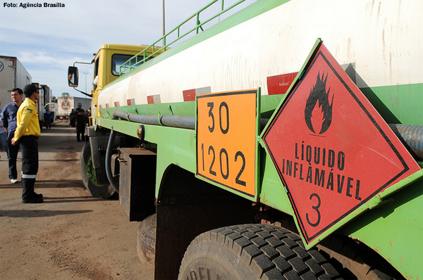 Operação integrada no DF autua 26 caminhões na BR-040